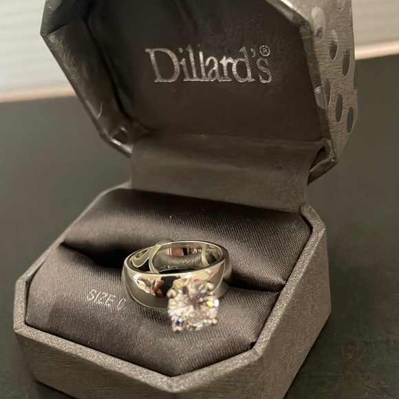 Dillard’s Ring - Siver & CZR - Size 6 - NWT - Picture 3 of 7